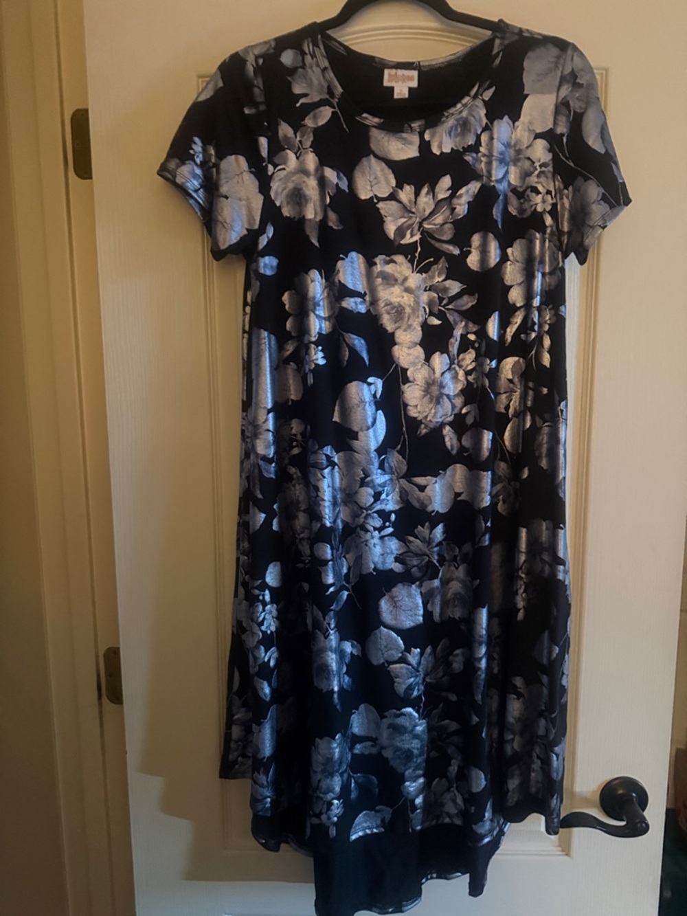 Lularoe floral Metallic Black & Silver Short-Sleeve Dress Carly swing dress